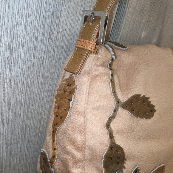 ๐Rare FENDI Beaded Cashmere Wool Hobo Bag๐ - Picture 11 of 14